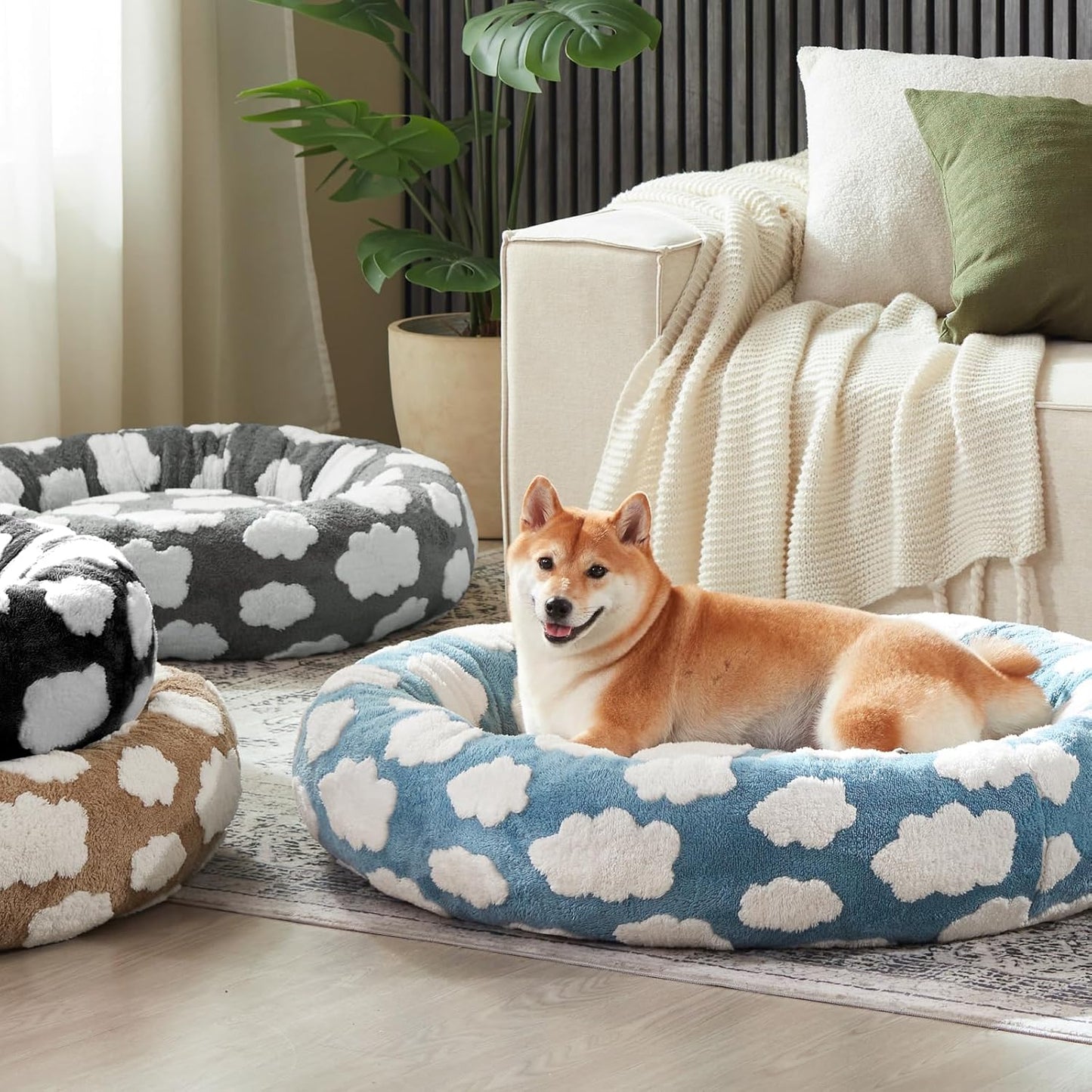 Medium-sized dog bed - A cute round and comfortable pet bed suitable for puppies. The cover fabric is detachable and washable. It features a faux tweed plush material and a non-slip bottom for a supportive dog bed.