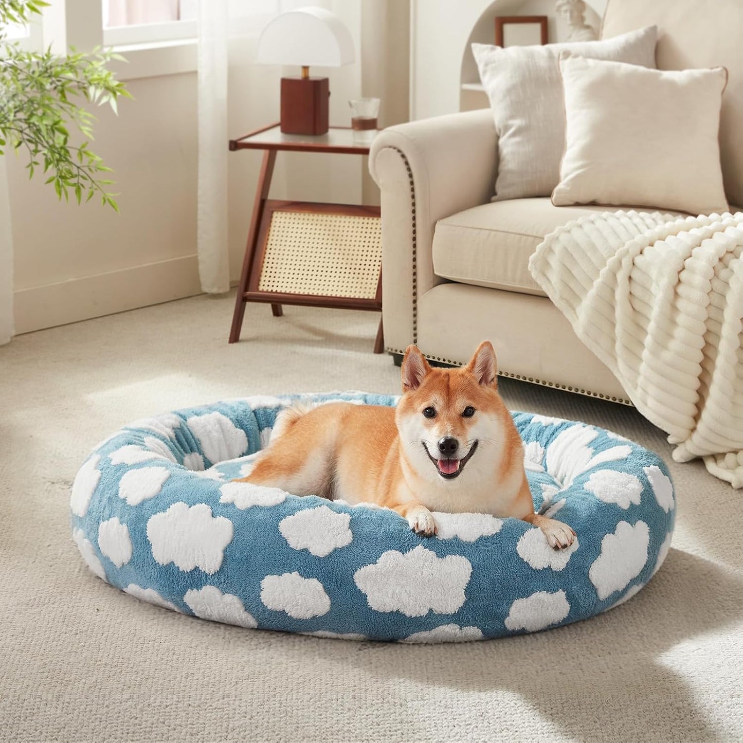 Medium-sized dog bed - A cute round and comfortable pet bed suitable for puppies. The cover fabric is detachable and washable. It features a faux tweed plush material and a non-slip bottom for a supportive dog bed.